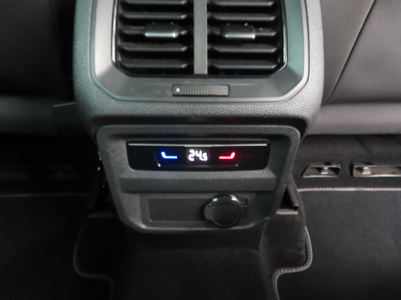 Volkswagen Tiguan - 2021