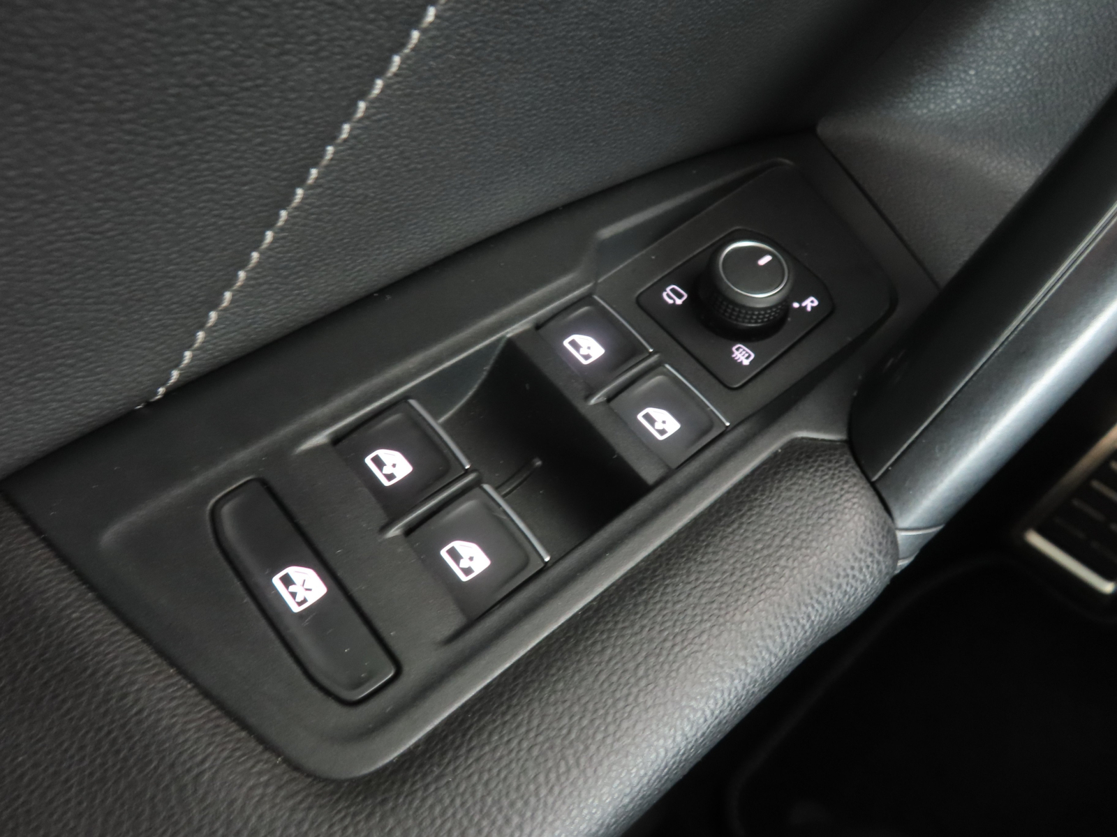 Volkswagen Tiguan - 2021