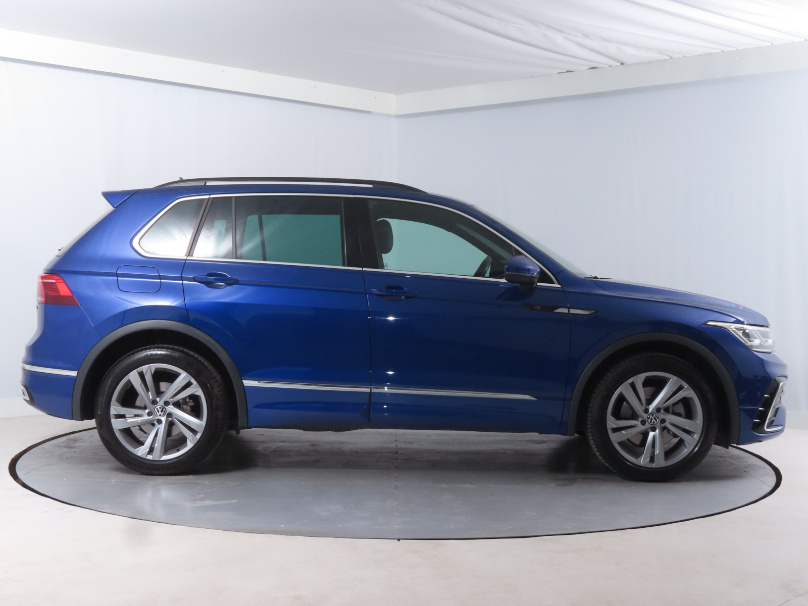 Volkswagen Tiguan - 2021