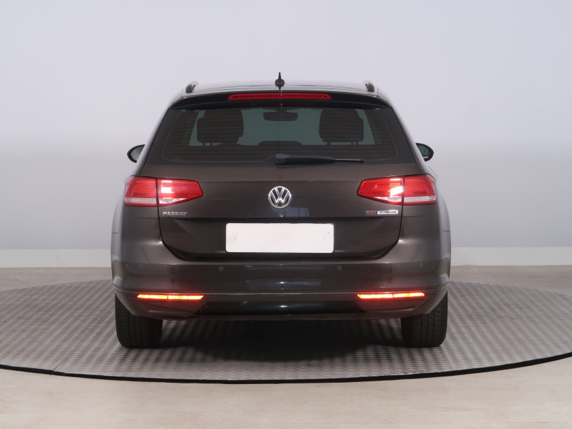 Volkswagen Passat, 2016