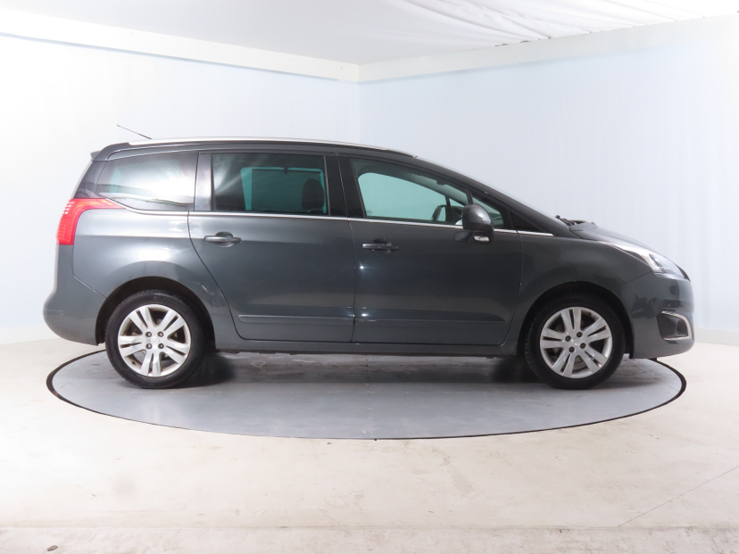 Peugeot 5008, 2015