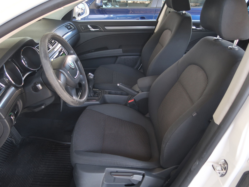 Škoda Superb, 2011