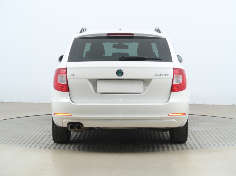 Škoda Superb, 2011