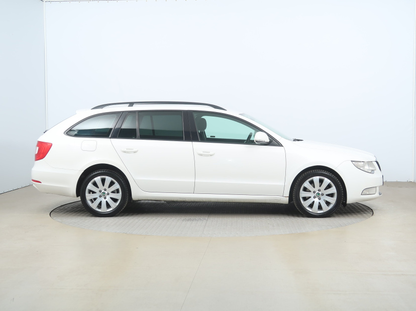 Škoda Superb, 2011