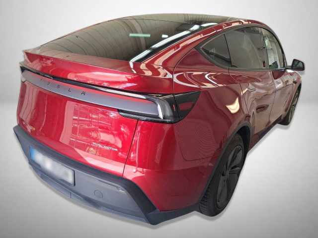 Tesla Model Y 2025