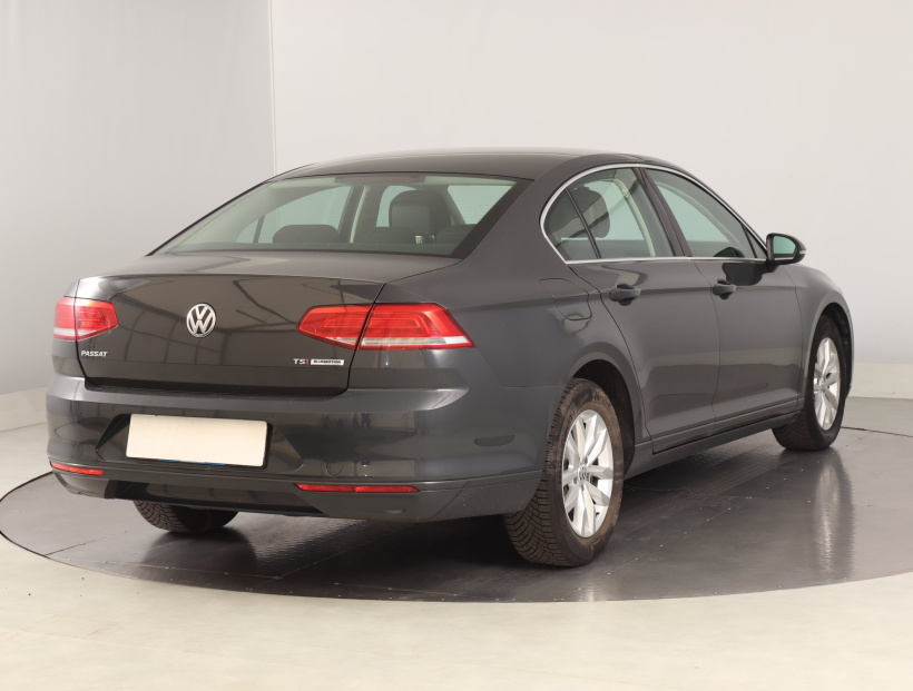 Volkswagen Passat, 2015