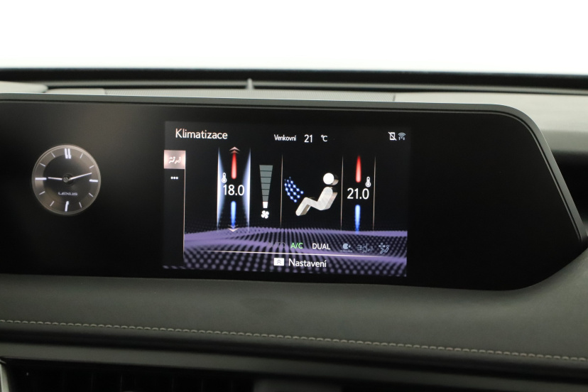 Lexus UX, 2021