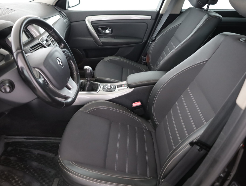 Renault Laguna, 2011