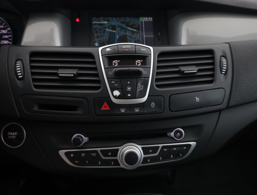 Renault Laguna, 2011