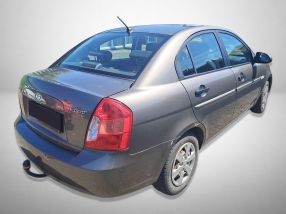 Hyundai Accent - 2010