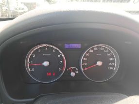 Hyundai Accent - 2010