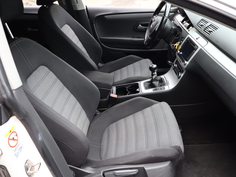 Volkswagen Passat CC, 2010