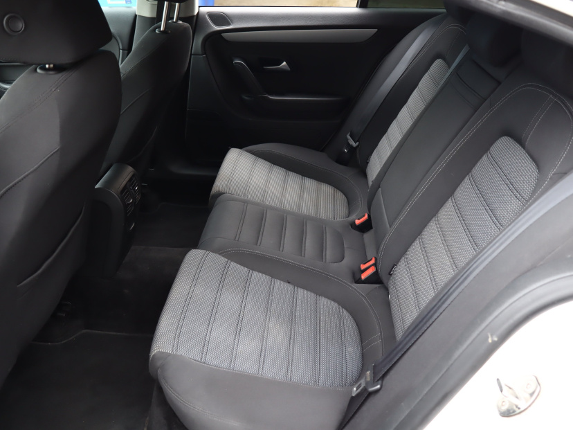 Volkswagen Passat CC, 2010