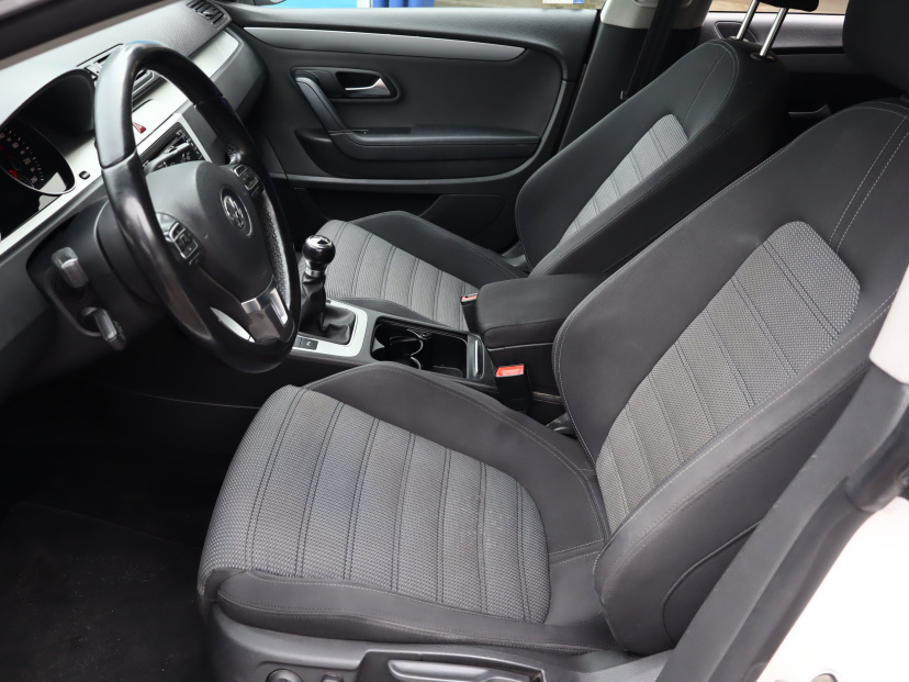 Volkswagen Passat CC, 2010