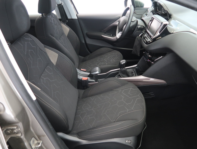 Peugeot 2008, 2016