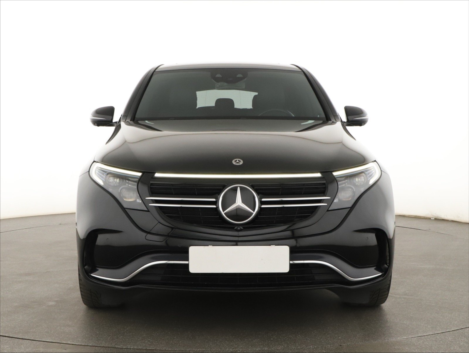 Mercedes-Benz EQC - 2020