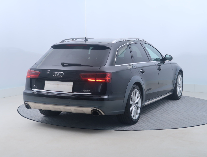 Audi A6 Allroad, 2015