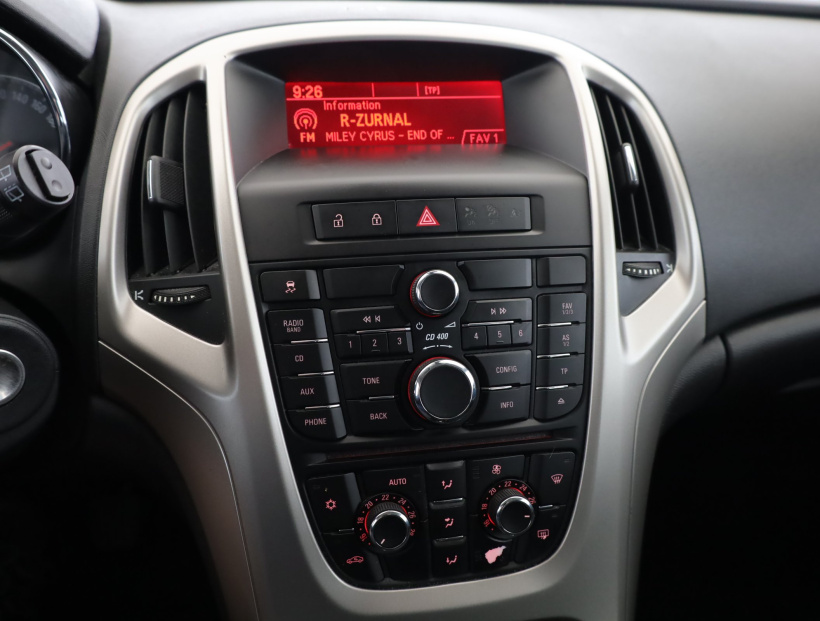 Opel Astra, 2011