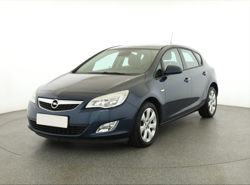 Opel Astra, 2011