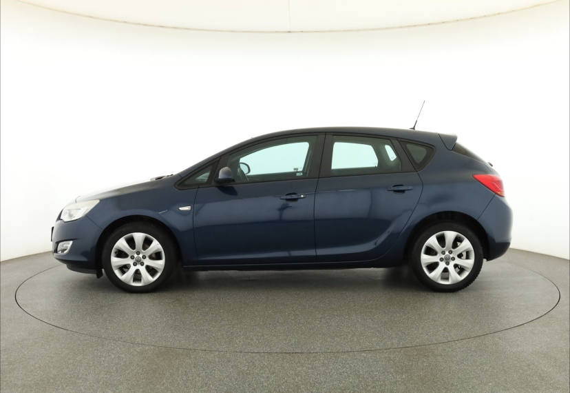 Opel Astra, 2011
