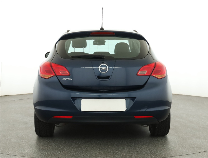 Opel Astra, 2011