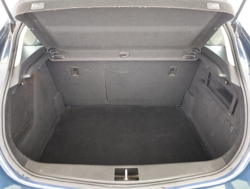 Opel Astra, 2011