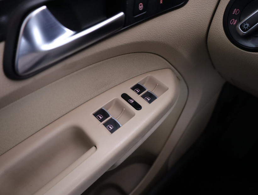 Volkswagen Touran, 2011