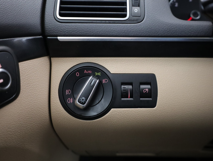 Volkswagen Touran, 2011