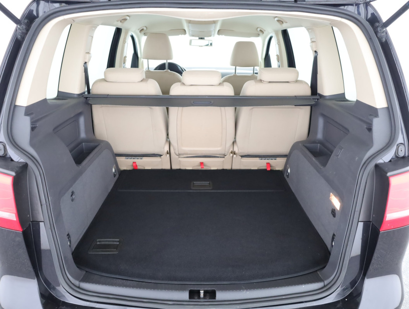 Volkswagen Touran, 2011