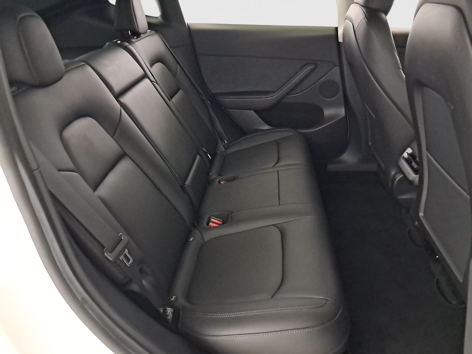 Tesla Model Y Standard Range – fotografie 13