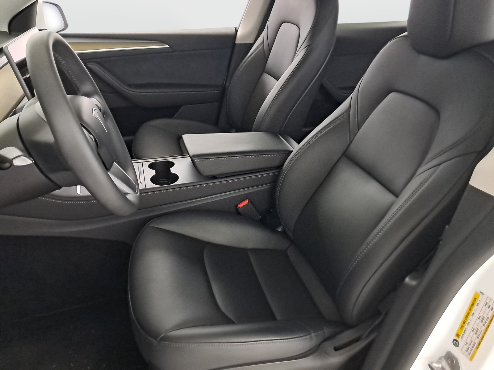 Tesla Model Y Standard Range – fotografie 16