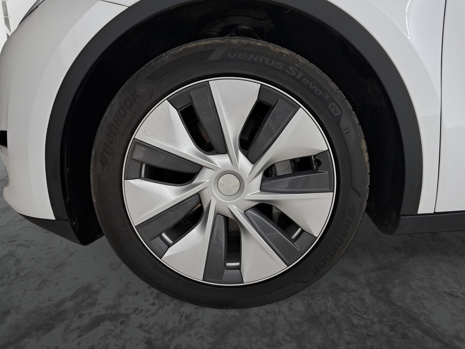 Tesla Model Y Standard Range – fotografie 21