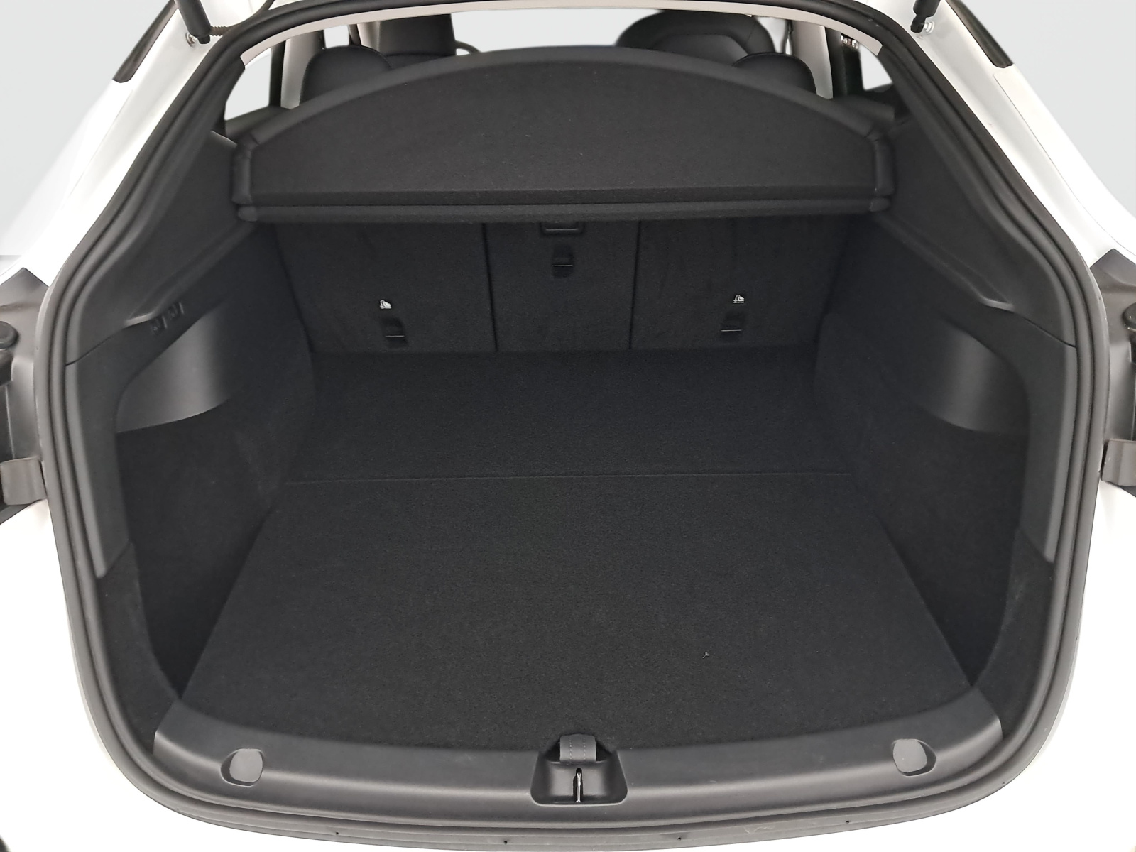 Tesla Model Y Standard Range – fotografie 27