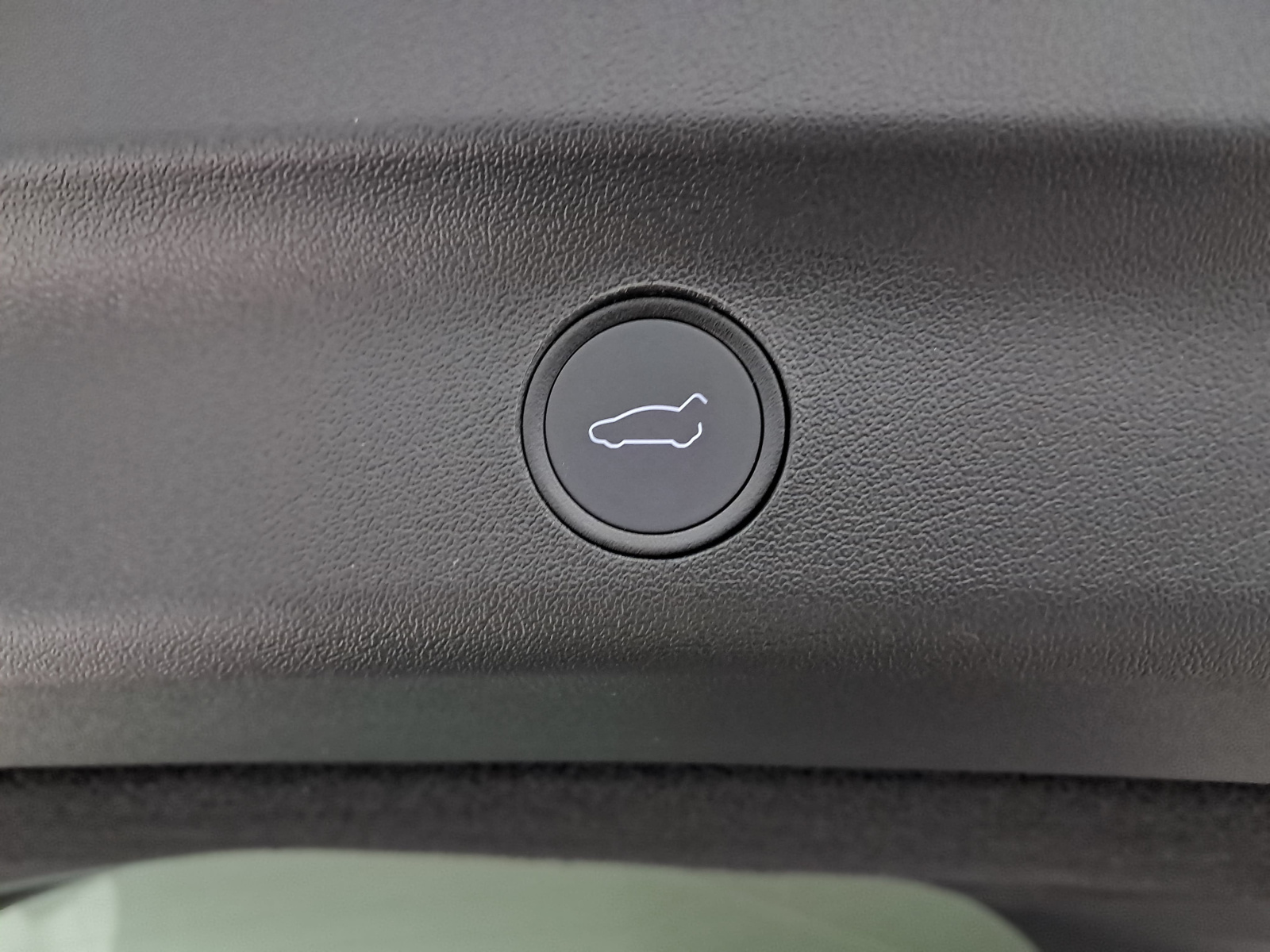 Tesla Model Y Standard Range – fotografie 29