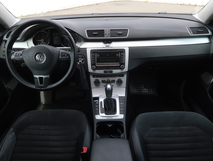 Volkswagen Passat, 2012