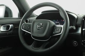 Volvo XC40 - 2026