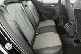 Volvo XC40 - 2026