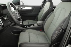 Volvo XC40 - 2026