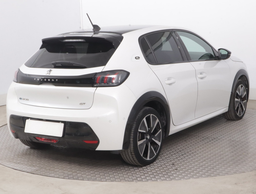 Peugeot e-208, 2021