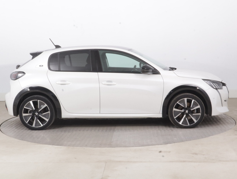 Peugeot e-208, 2021