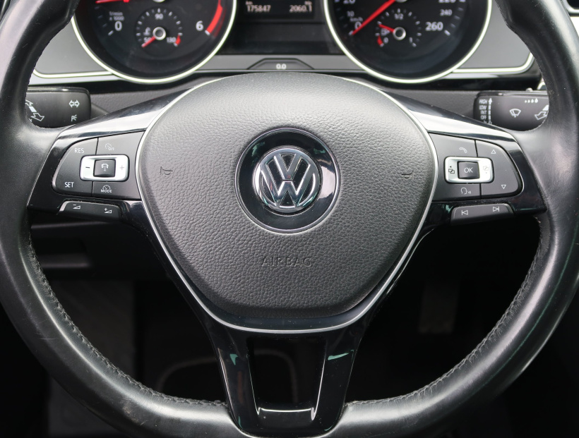 Volkswagen Passat, 2016