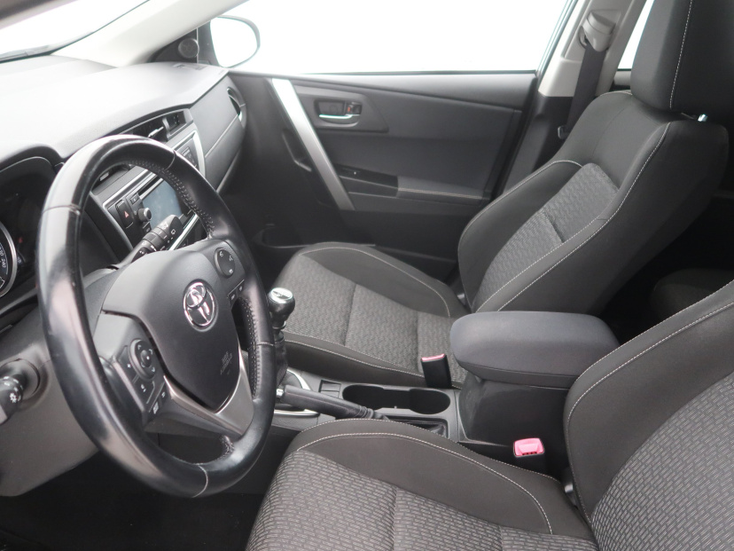 Toyota Auris, 2015