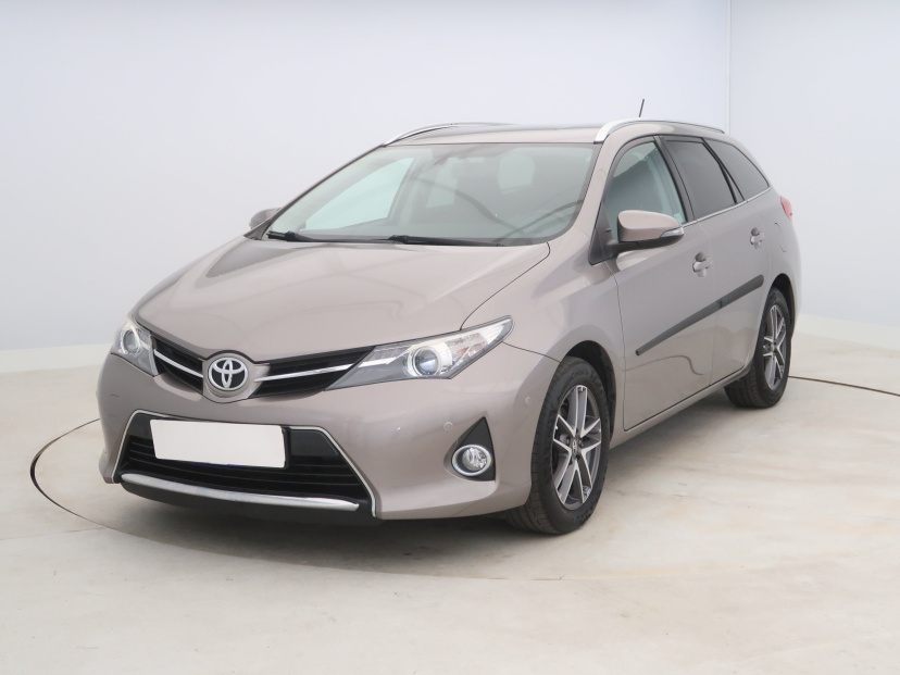 Toyota Auris, 2015