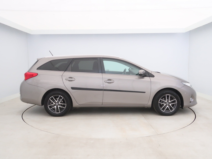 Toyota Auris, 2015