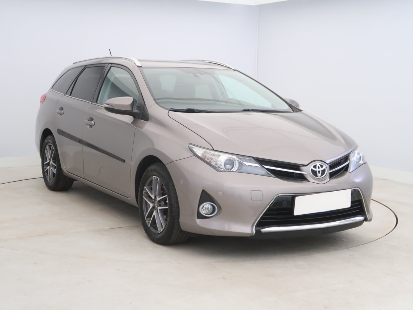 Toyota Auris, 2015