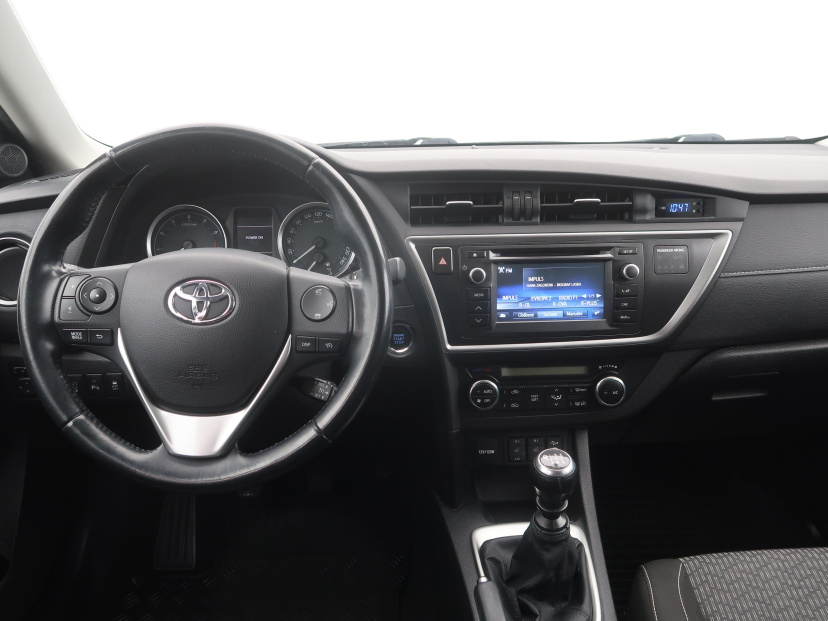 Toyota Auris, 2015