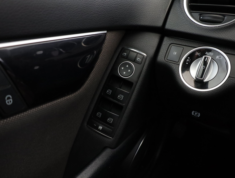 Mercedes-Benz C, 2012