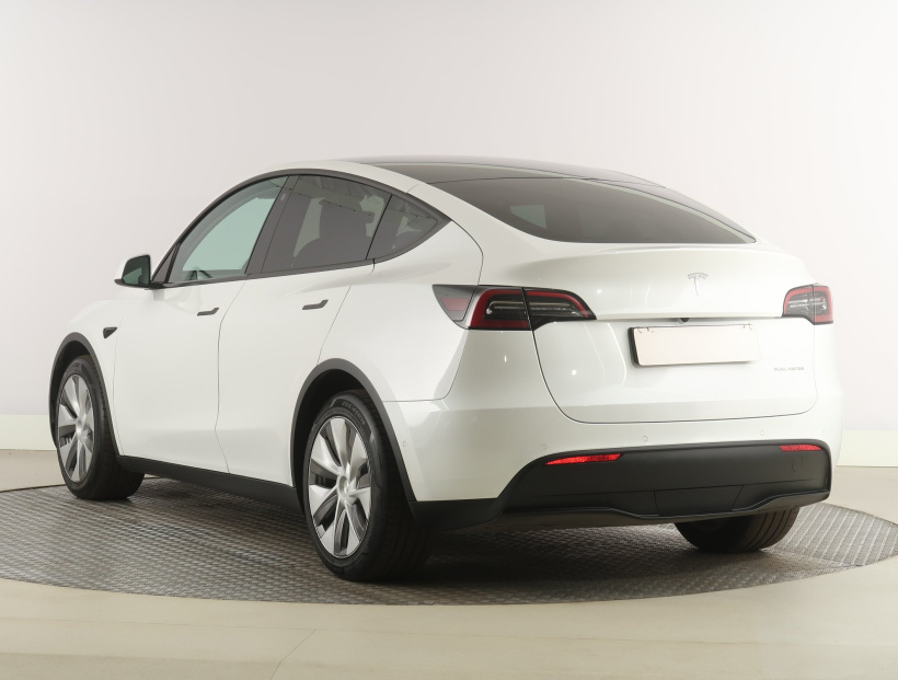 Tesla Model Y, 2022