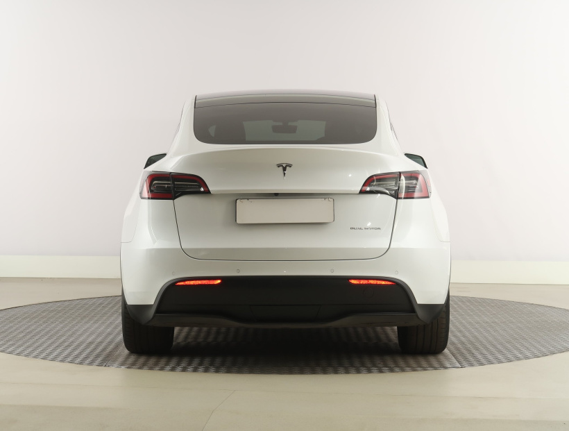 Tesla Model Y, 2022