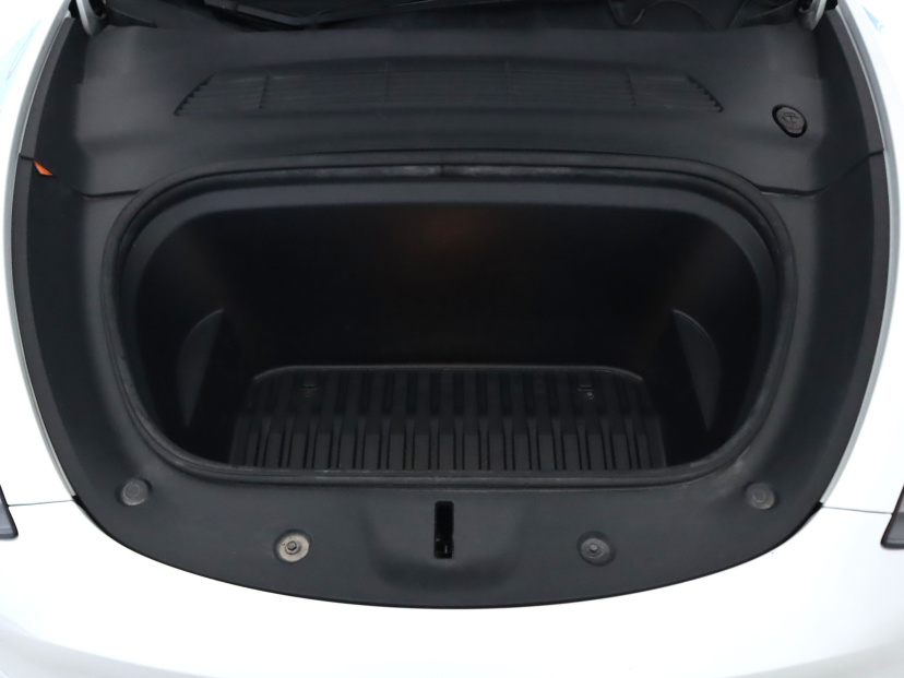 Tesla Model Y, 2022